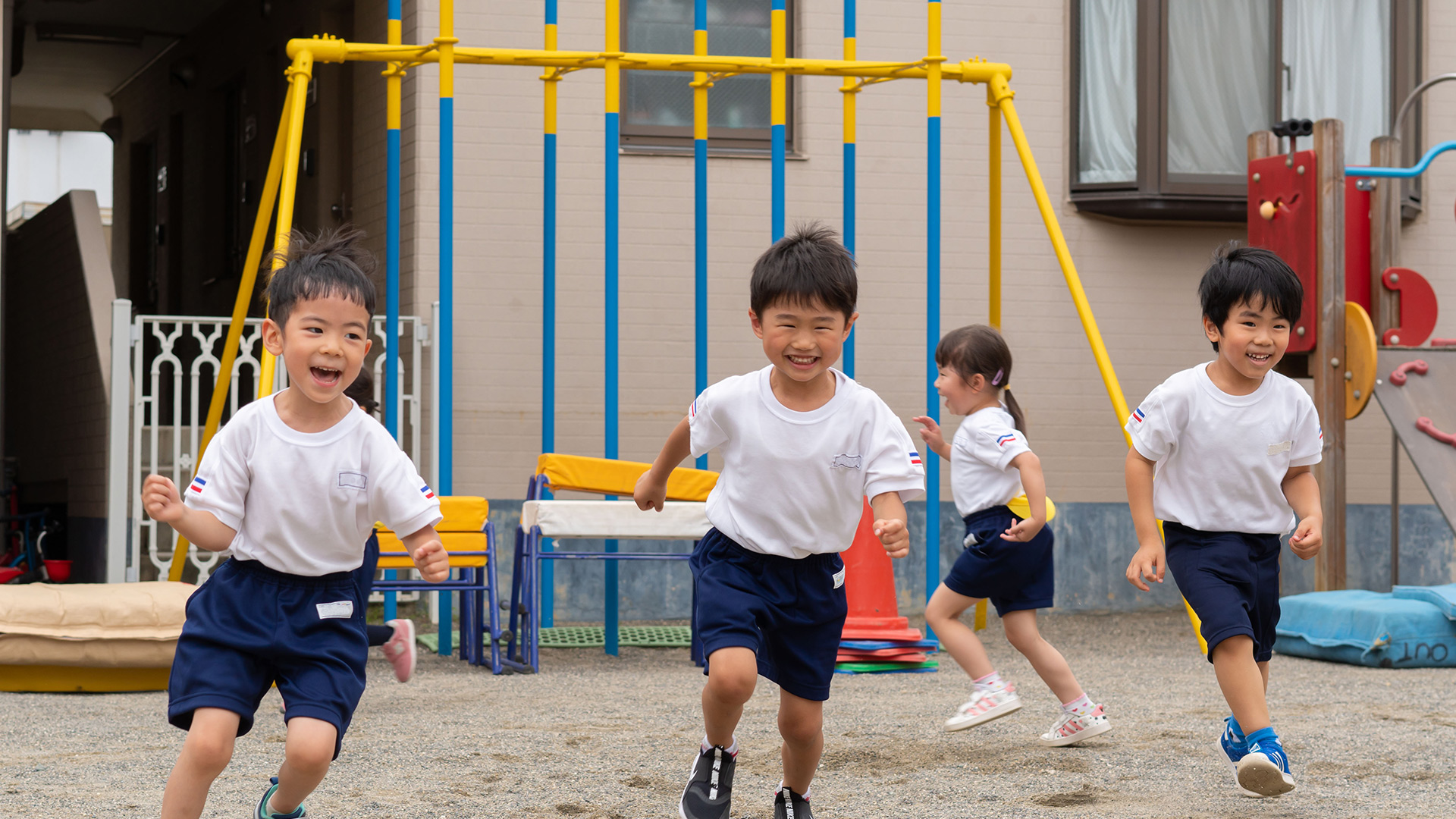 かけっこする園児